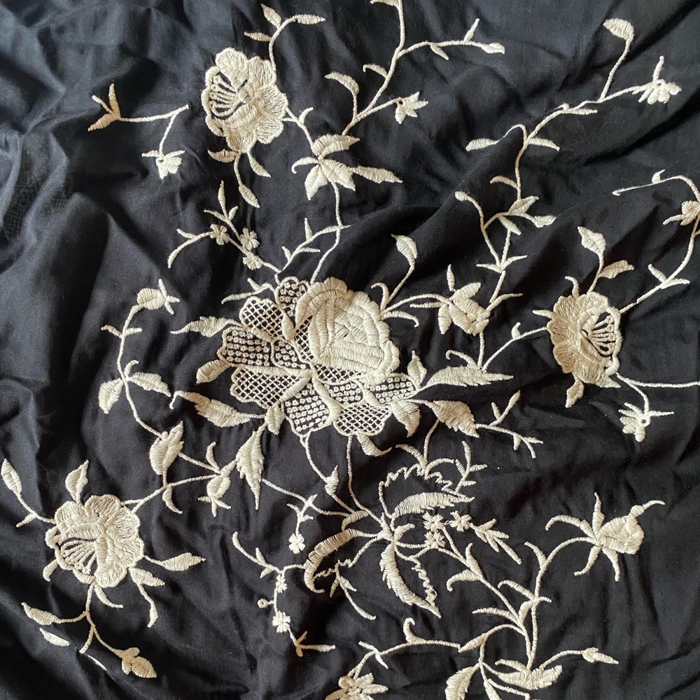 Black and white flower design kimono